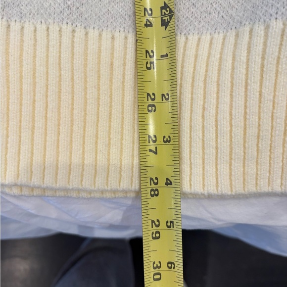 Cubic Cream Sweater with Black and Pink Graphic - Picture 5 of 7